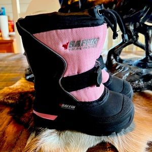 Toddler girl size 8 BAFFIN snow boots